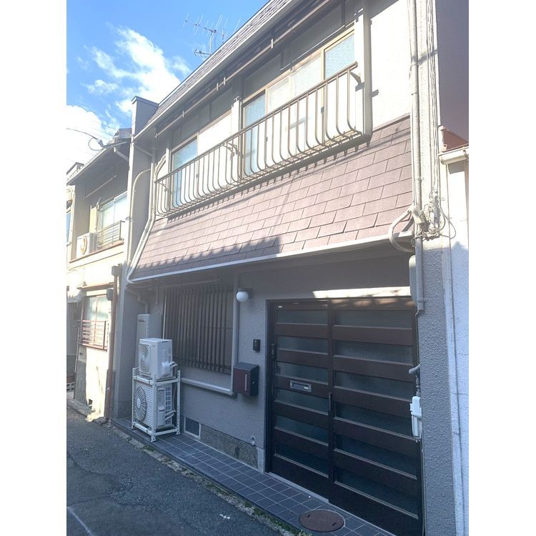 The appearance of the house